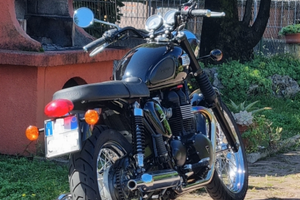 Triumph bonneville t100 efi black