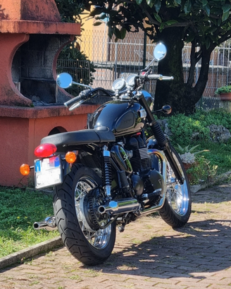 Triumph bonneville t100 efi black