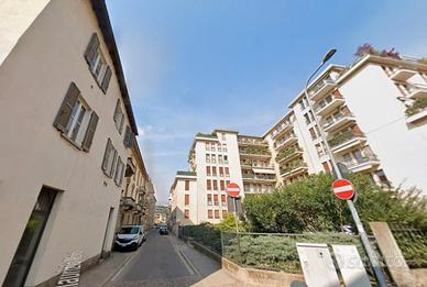 Trilocale a Como città tre balconi-posto auto