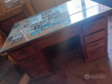 scrivania in legno