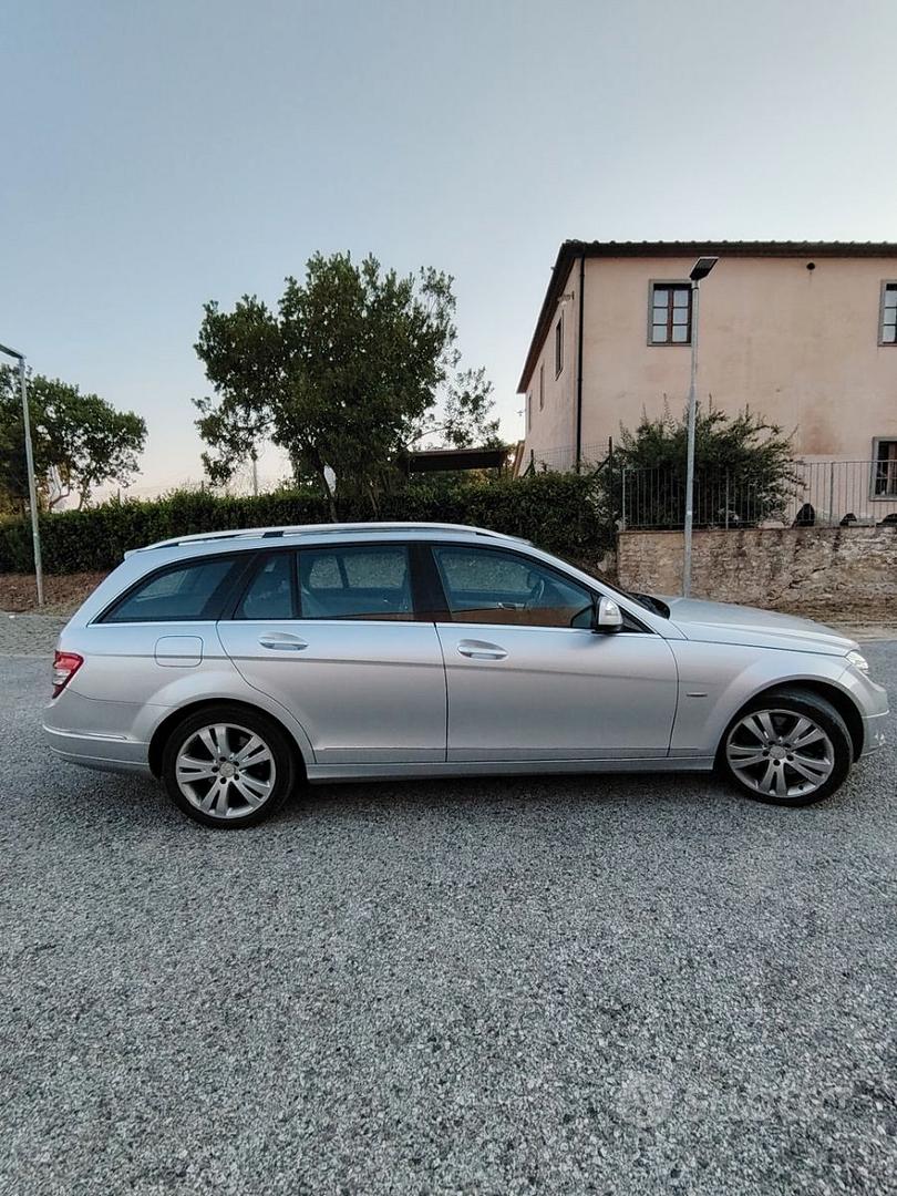 Mercedes-Benz C 320 2010 photo 2