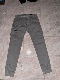 Pantaloni cargo