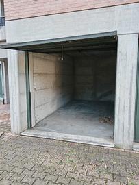Garage libero a piano terra