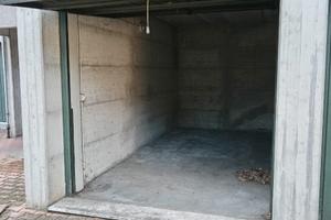 Garage libero a piano terra