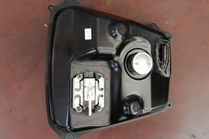 Serbatoio completo di pompa in perfette condizioni