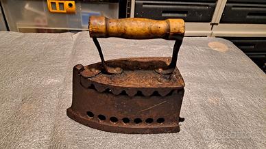 Ferro da Stiro antico