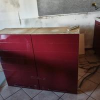 La cucina con lavastoviglie, piano a induzione e f