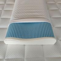 Cuscino cervicale in memory foam e gel fresco