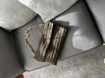 Borsa a tracolla realizzata all’uncinetto