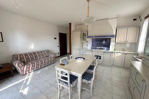 Bicamere p.t. su piccola palazzina Badoere