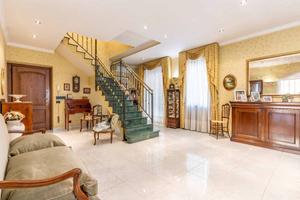 Appartamento di 152 m² con 4 locali e box auto a R