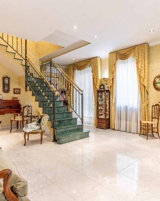 Appartamento di 152 m² con 4 locali e box auto a R