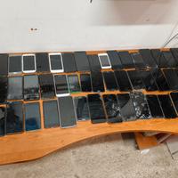 74 smartphone+8 tablet PER USO RICAMBI