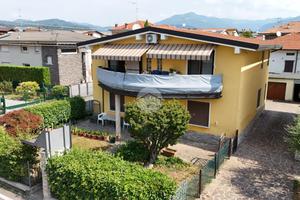 VILLA SINGOLA A CAPRIOLO