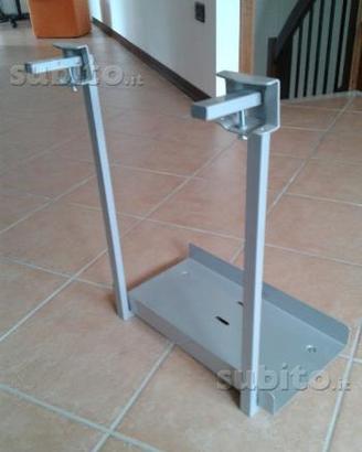 Supporto da tavolo per mobile pc fisso