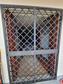 n°2 inferriate a 2 ante apribili, 162cm×233cm