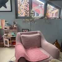 Poltrona imbottita rosa cipria – super comoda