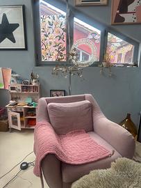 Poltrona imbottita rosa cipria – super comoda