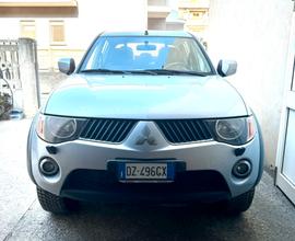 Mitsubishi pick-up l 200 intense