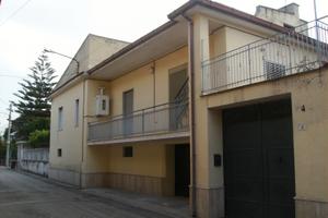 Palazzina Indipendente con piccolo Giardino