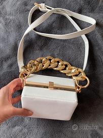 Cluck bianca con accessori color oro