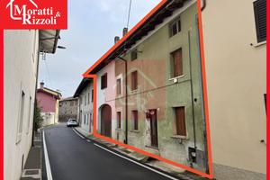 Tipica CASA ACCOSTATA con corte privata a Pozzuolo