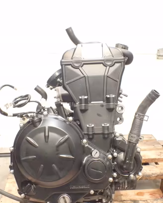 Kawasaki Z650 (2023-) Motore 8.998 km Video