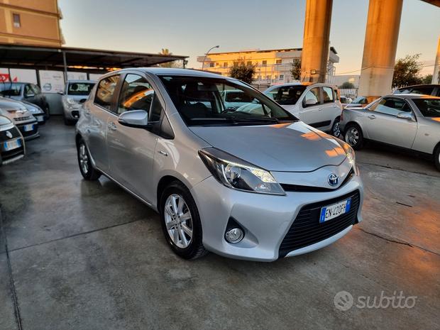 Toyota Yaris 1.5 Hybrid 5 porte Lounge GPL