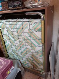 Letto singolo pieghevole.