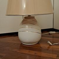 Lampada da tavolo elegante in ceramica