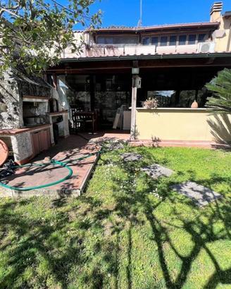 Villetta a schiera di 160 m² con più di 5 locali a