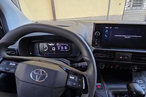 furgone toyota proace city passo lungo