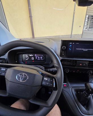 furgone toyota proace city passo lungo