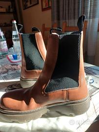 Scarponcini Burberry n.40 nuovi mai usati