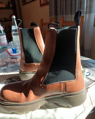 Scarponcini Burberry n.40 nuovi mai usati