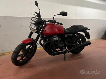 Moto Guzzi V7 Stone