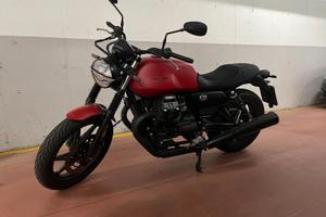 Moto Guzzi V7 Stone