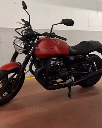 Moto Guzzi V7 Stone