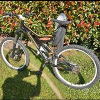 Bici Enduro bi-ammortizzata