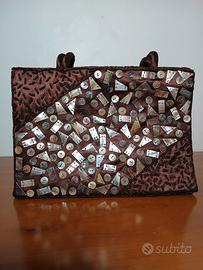 borsa ricamata con madre pérola 