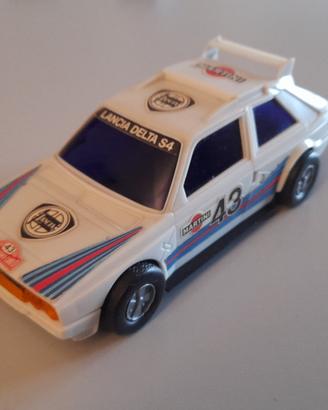 Lancia Delta S4 Martini in plastica