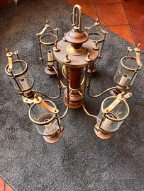 Lampadario in legno e vetro