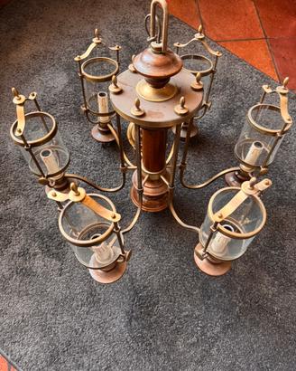 Lampadario in legno e vetro