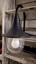 Lampada da esterno stile industriale
