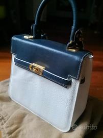 borsa stile famoso con la tracolla e il lucchetto 
