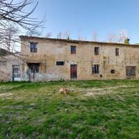 Pesaro SAN BARTOLO CASALE con terreno. Vicino CENT