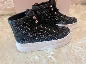 Sneakers donna Guess nuove