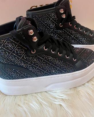 Sneakers donna Guess nuove