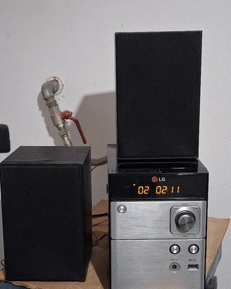 stereo   con  cd  ,  radio,  chiavetta  usb  in   