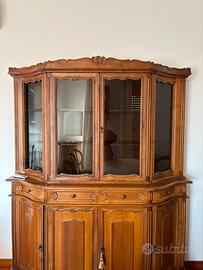 Libreria/credenza in legno con vetrinetta